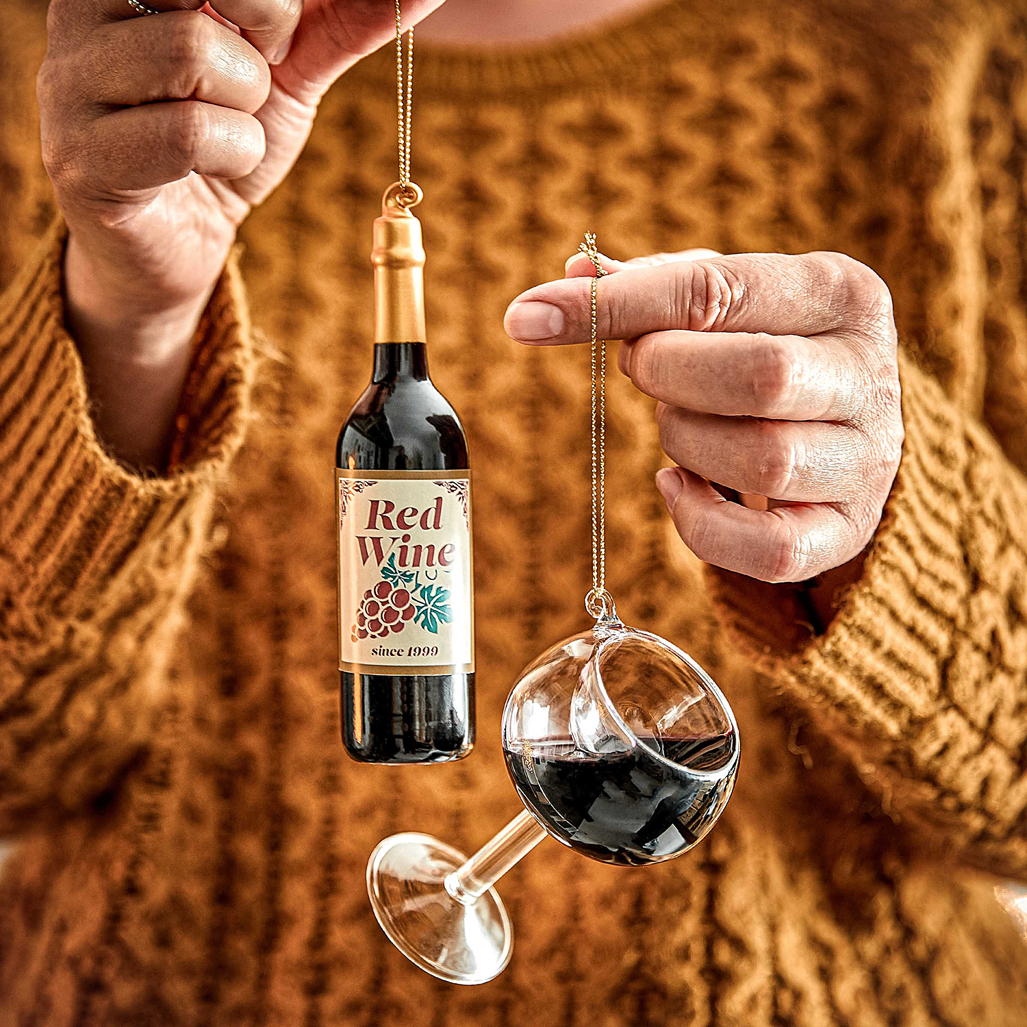 HANG ON ornament din sticla pahar vin rosu