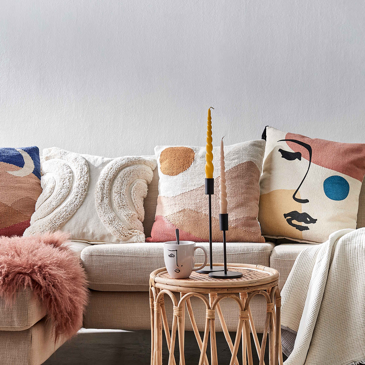 WHITE RAINBOW perna 50x50cm