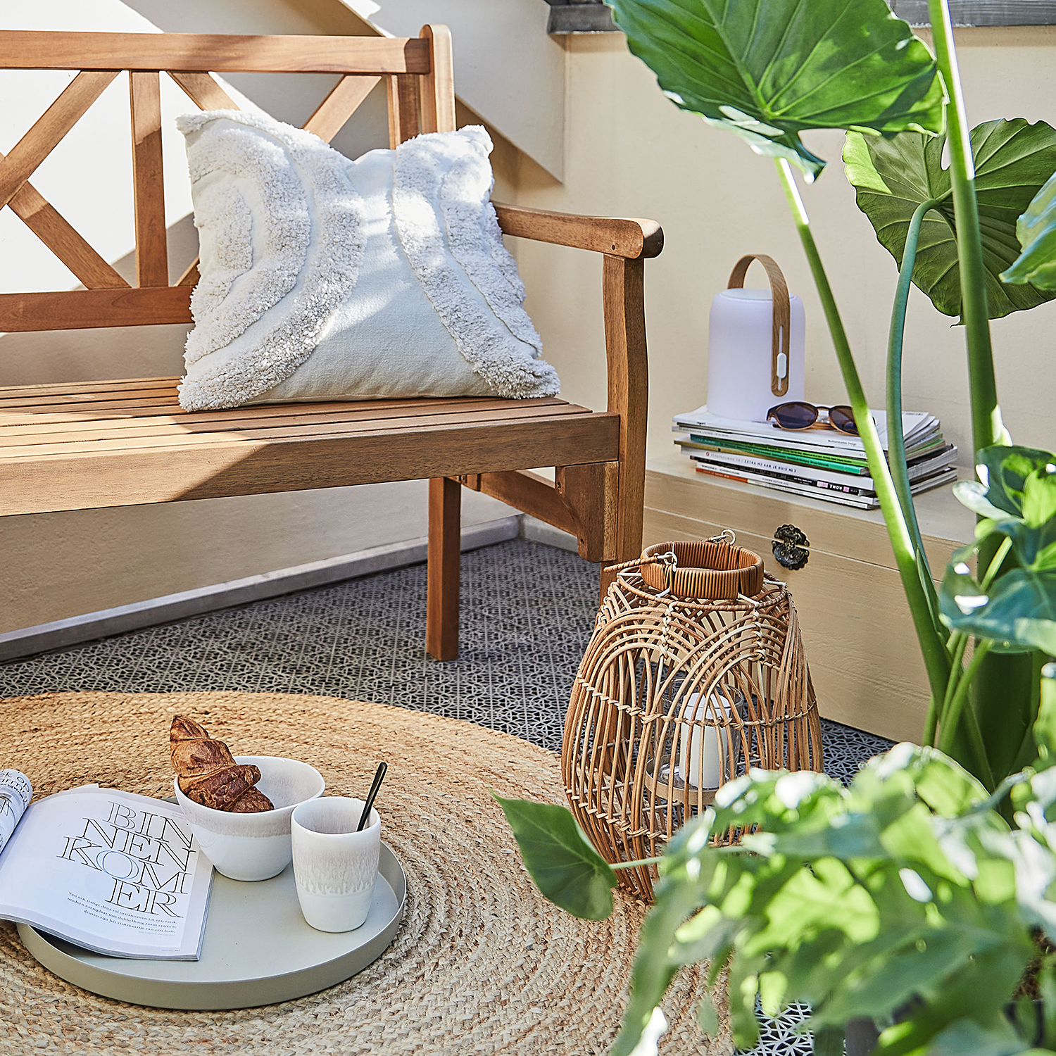 WHITE RAINBOW perna 50x50cm